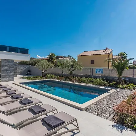 Sandi Villa