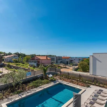 Sandi Villa
